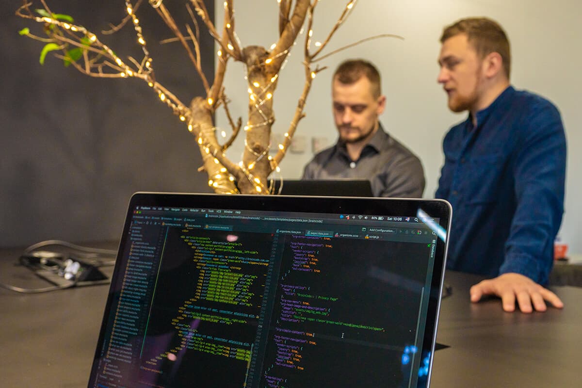 Senior developer pair-programming at BrainCode